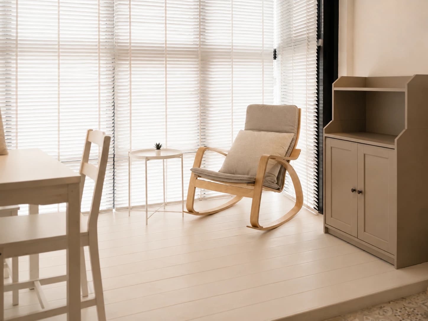 Grand Family Suite at 95 Lodge — living dining